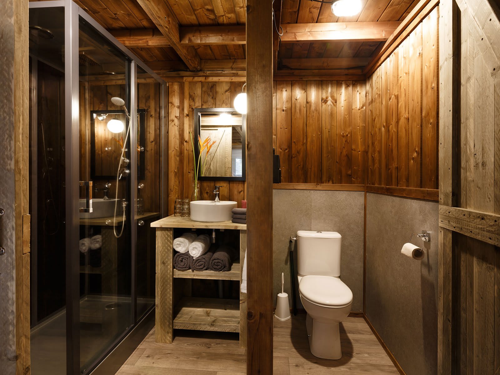 badkamer-toilet-douche-tent-safari-resort-beek