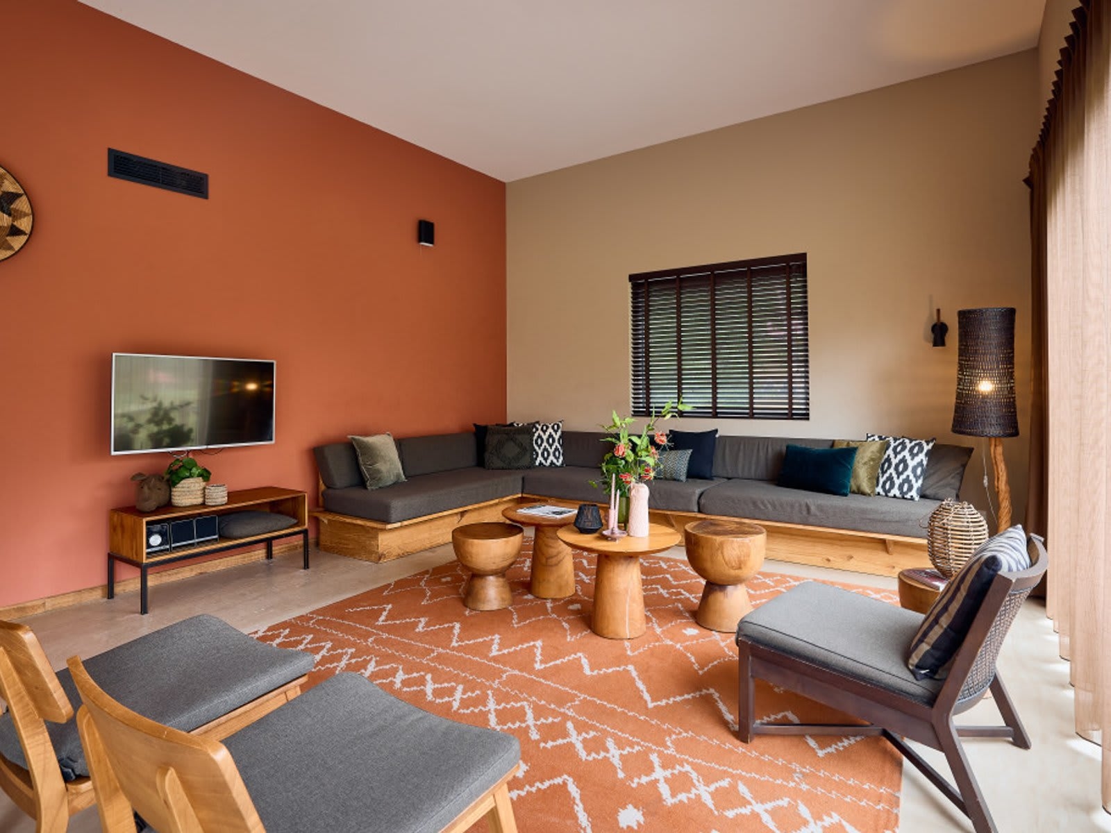 leefruimte-zithoek-groepslodge-safari-resort-b