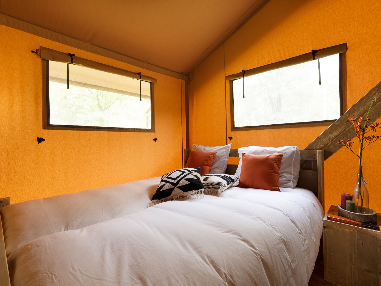 slaapkamer-tweepersoonsbed-tent-safari-resort-