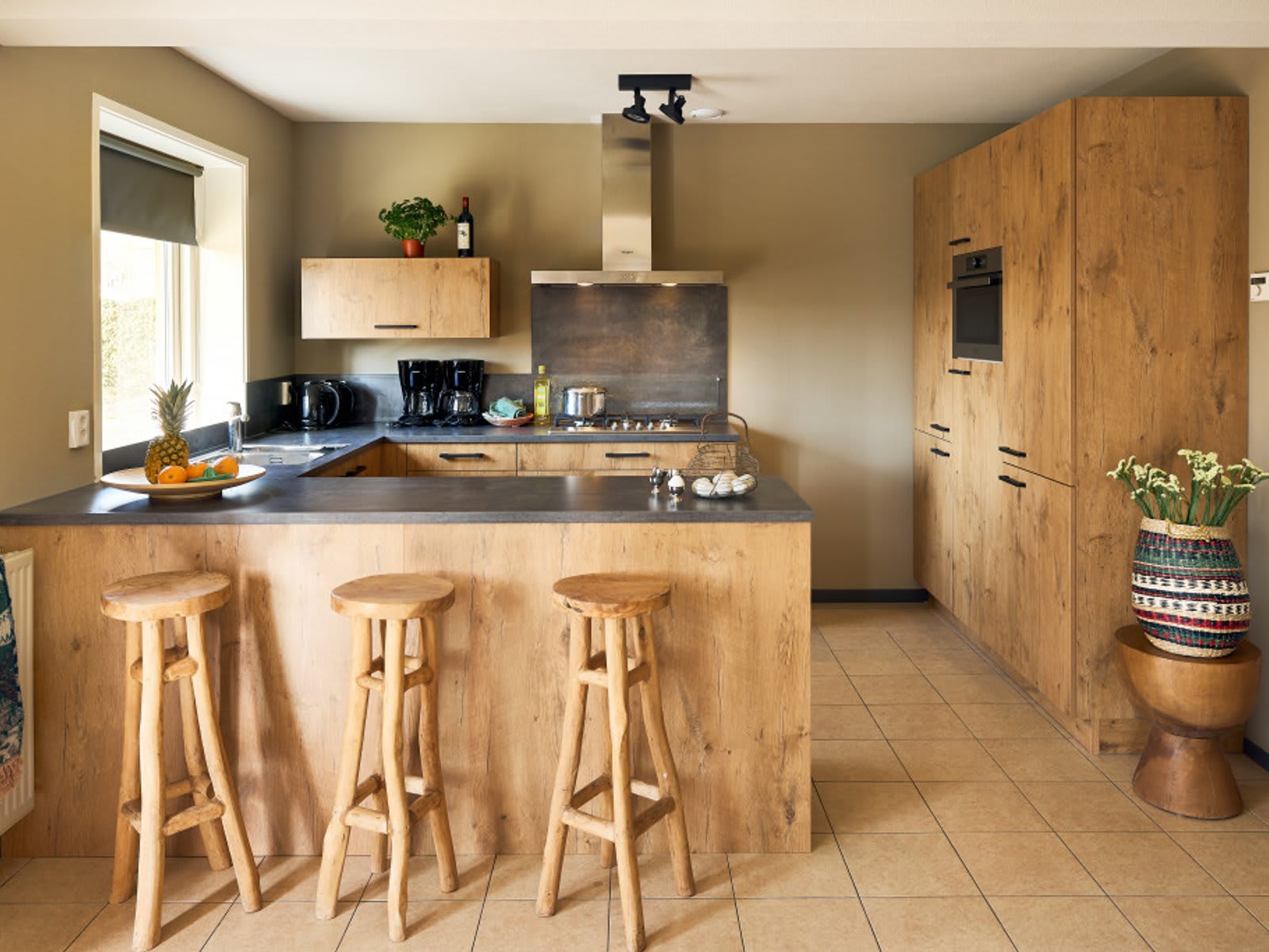 keuken-bar-groepsjungalow-plus-lake-resort-bee