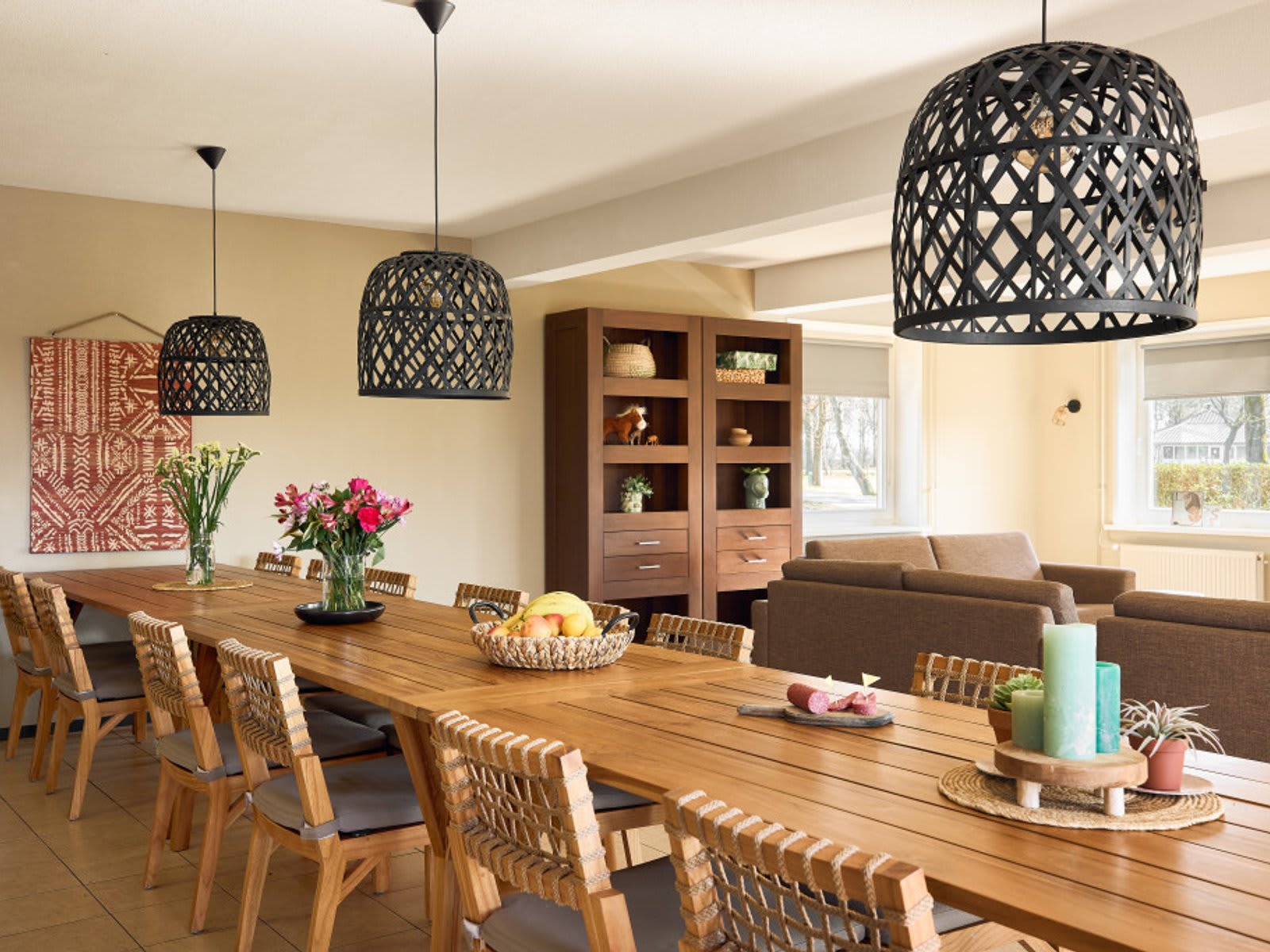 leeftruimte-eettafel-groepsjungalow-plus-lake-
