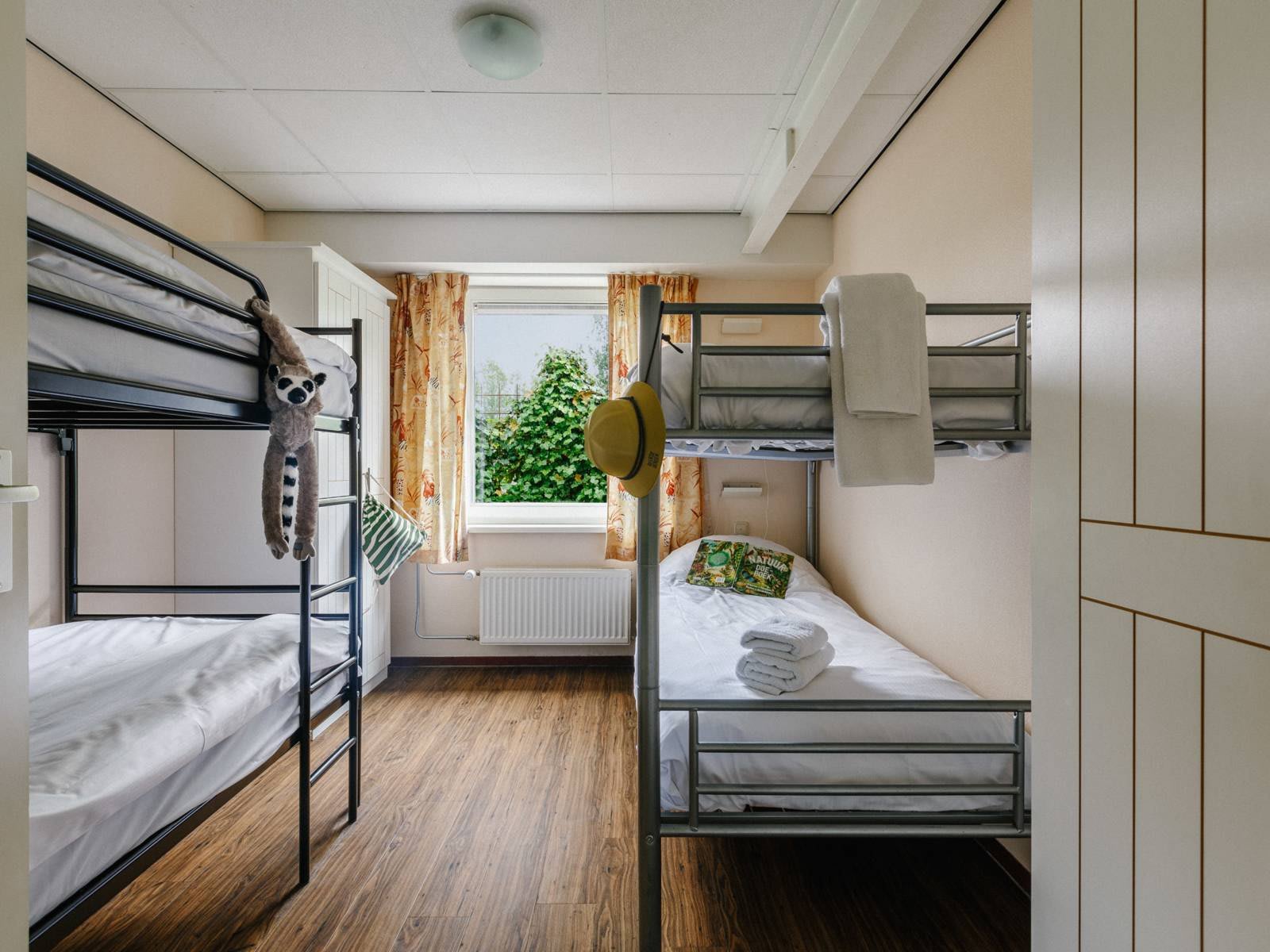 slaapkamer-stapelbed-groepsjungalow-plus-lake-