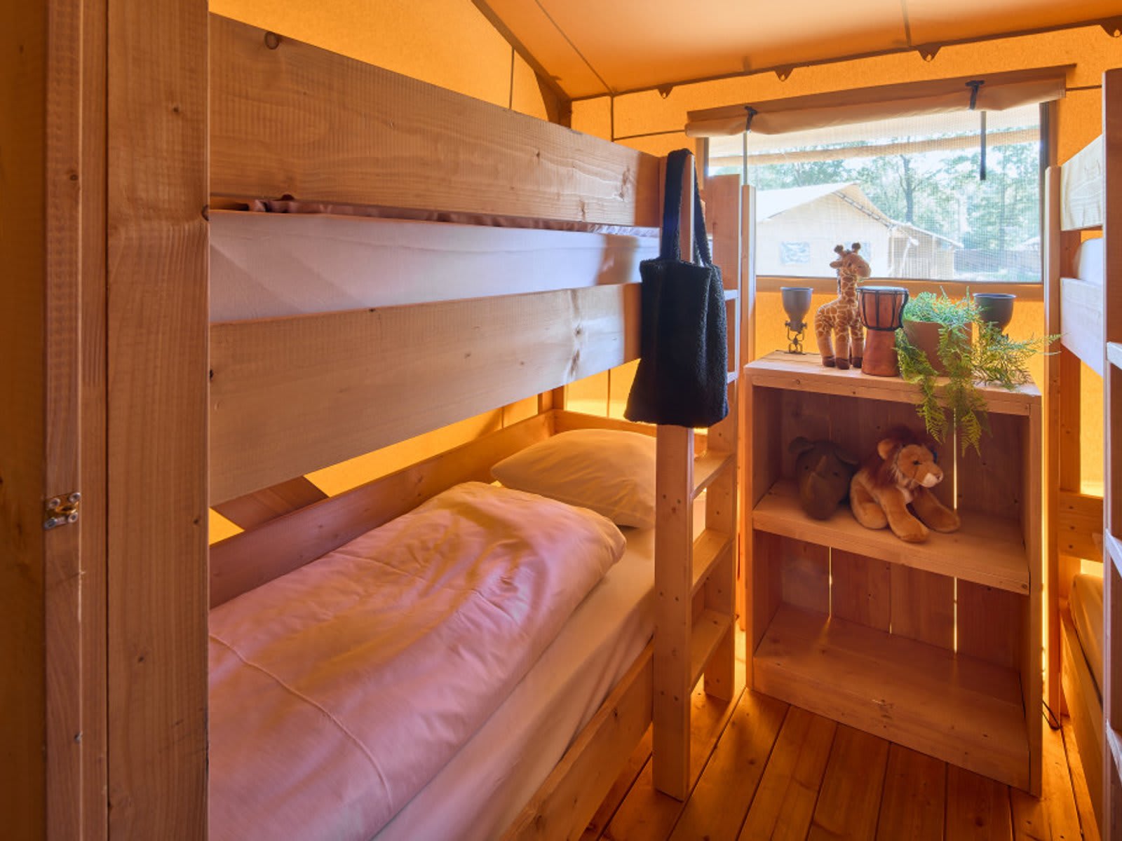 slaapkamer-stapelbed-darwin-safaritent-lake-re