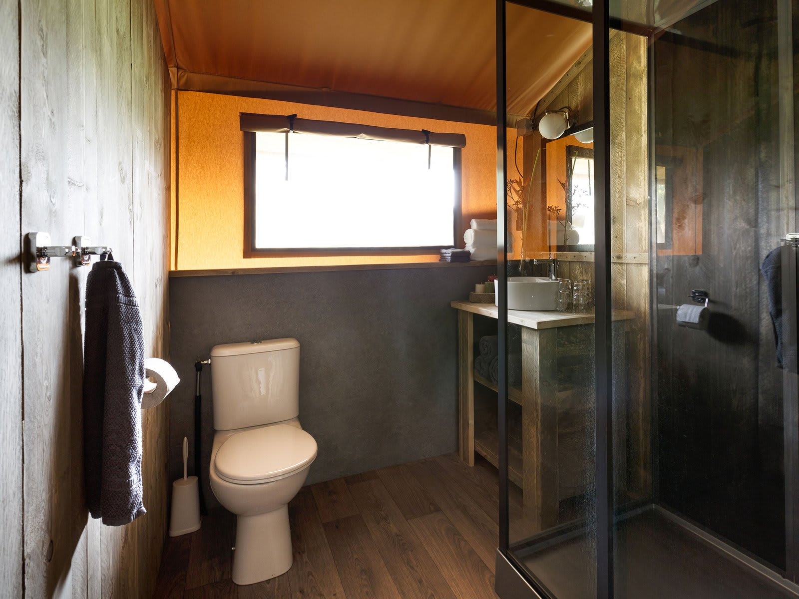 badkamer-toilet-douche-stanley-safaritent-lake