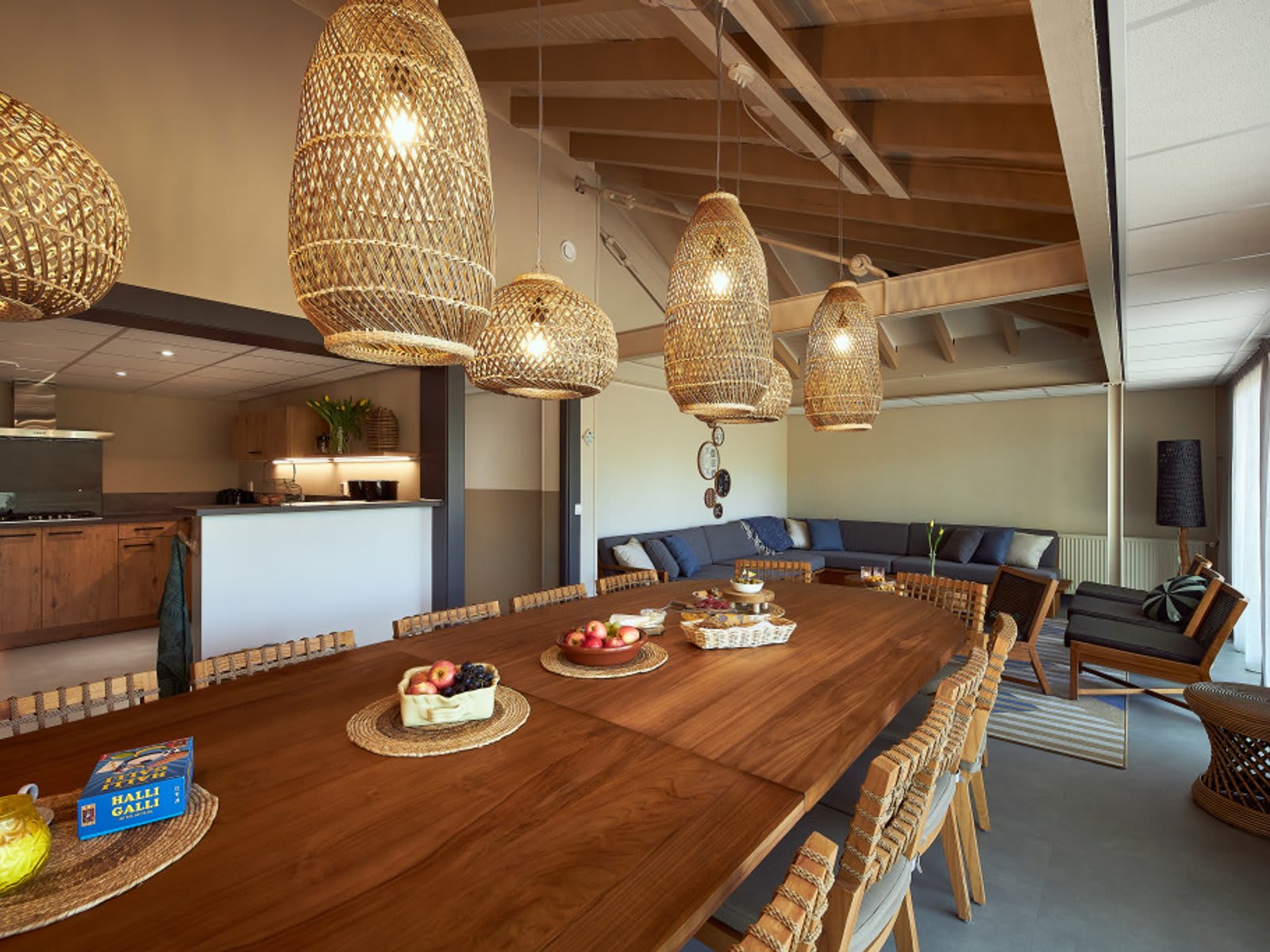 keuken-eettafel-groepsjungalow-restyled-lake-r