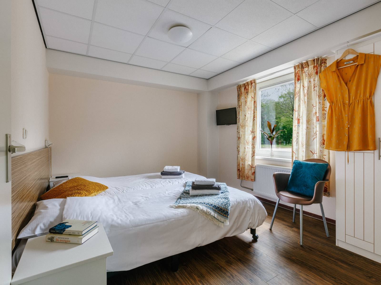 Slaapkamer-tweepersoonsbed-groespjungalow-vict