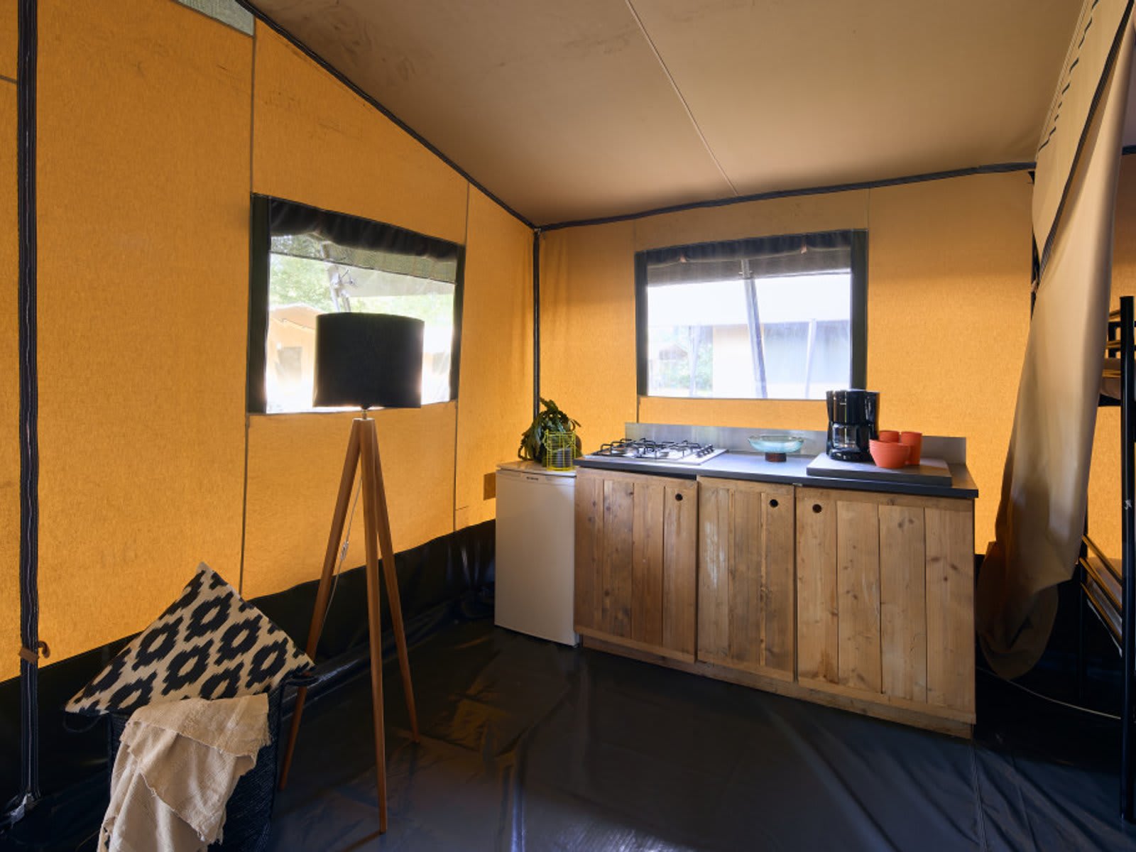 leefruimte-bungalowtent-springbok-lake-resort-