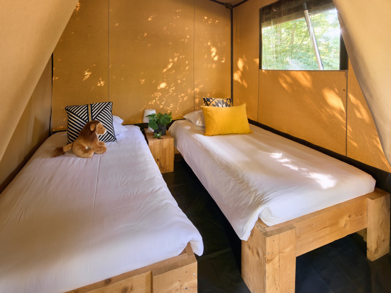 slaapkamer-bungalowtent-springbok-lake-resort-