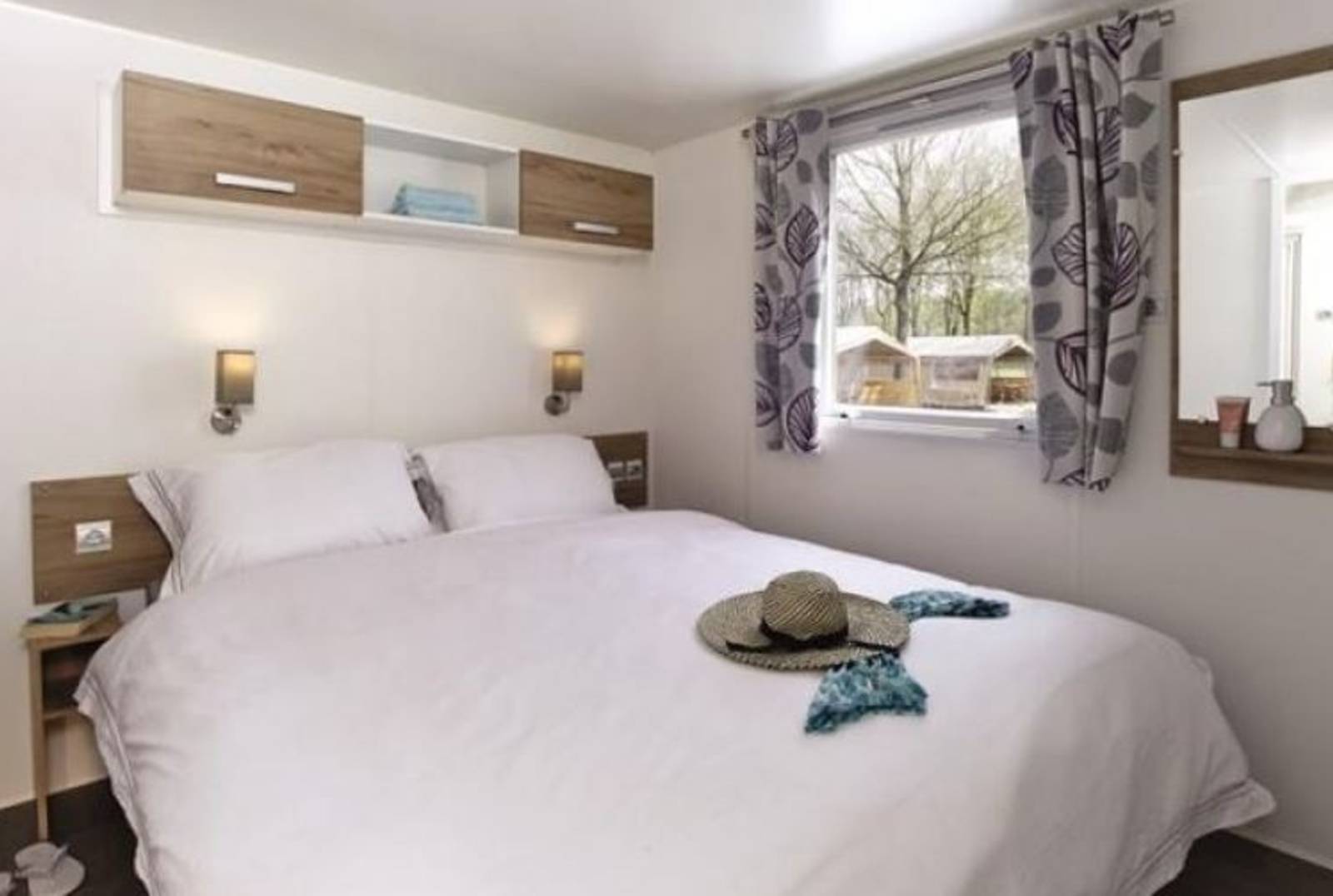 slaapkamer-chalet-4p-lake-resort-beekse-bergen