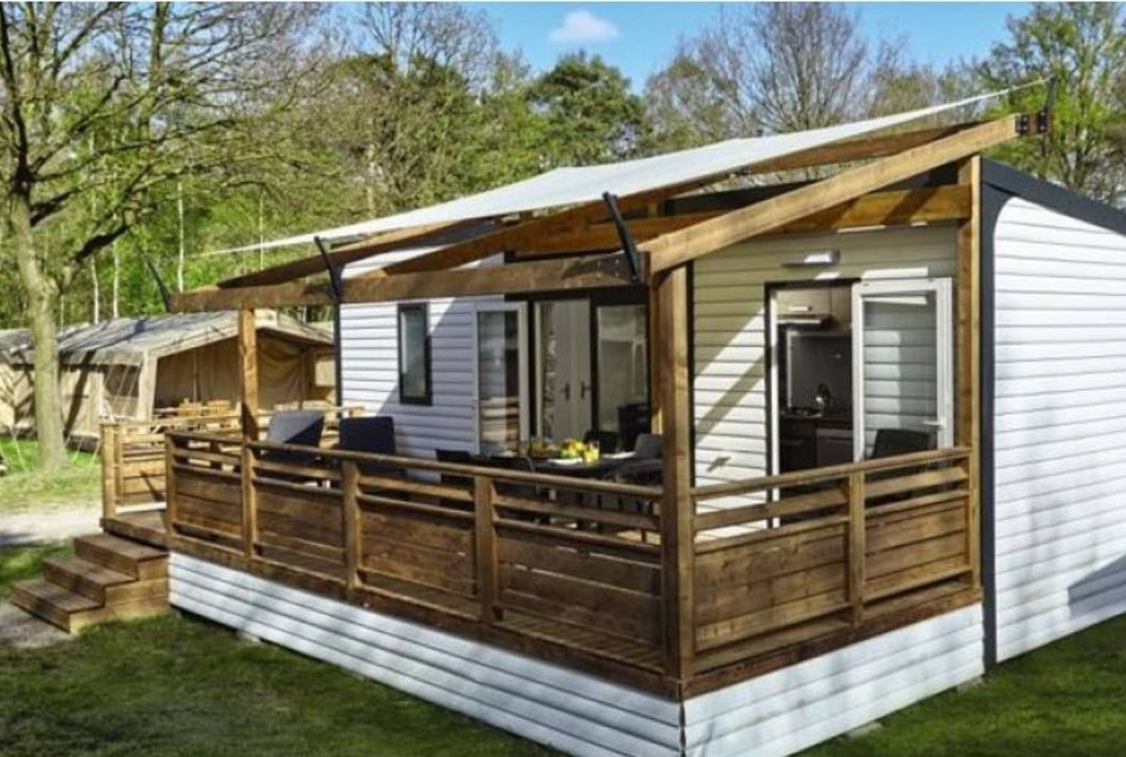 terras-chalet-4p-lake-resort-beekse-bergen-2