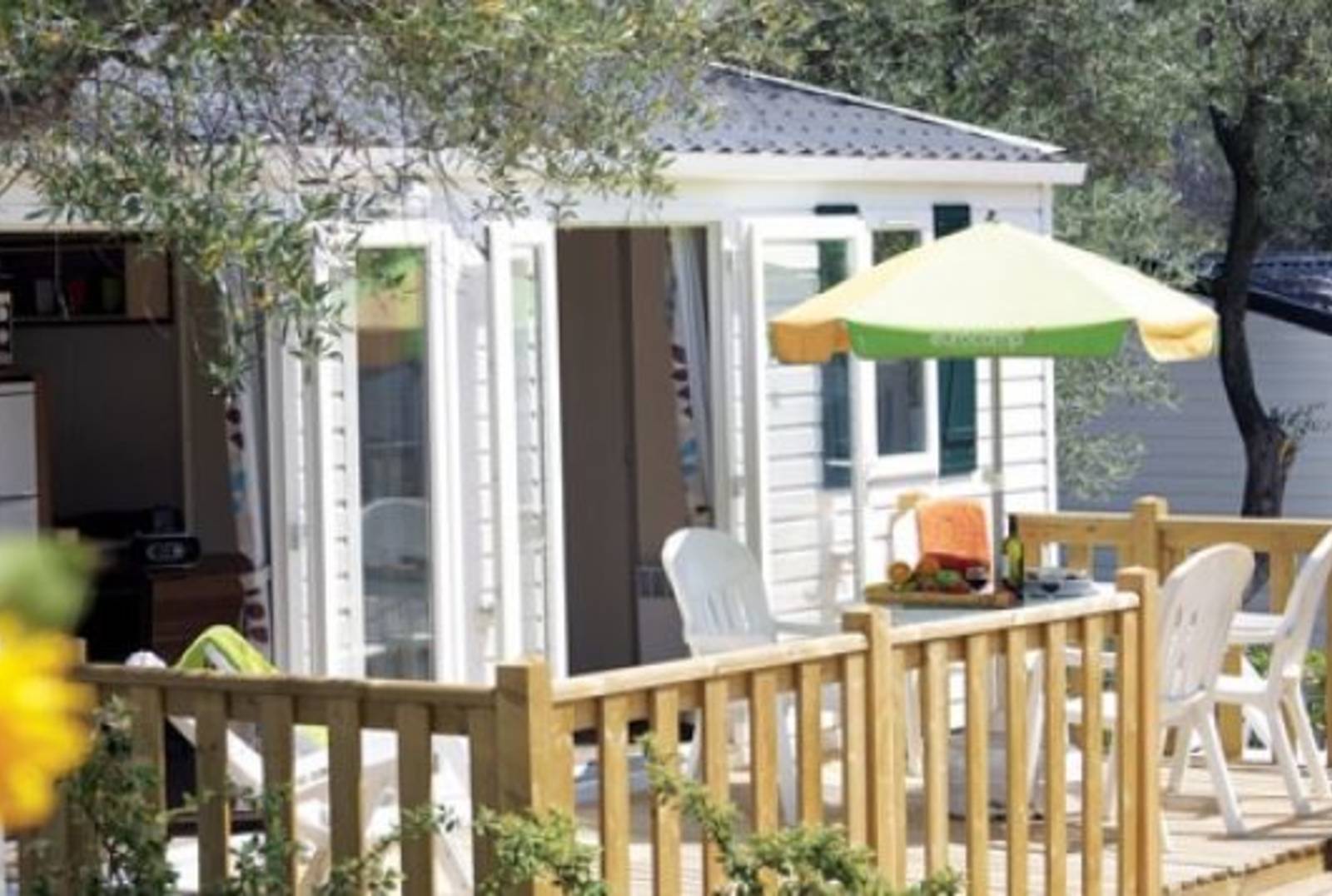 terras-chalet-4p-lake-resort-beekse-bergen