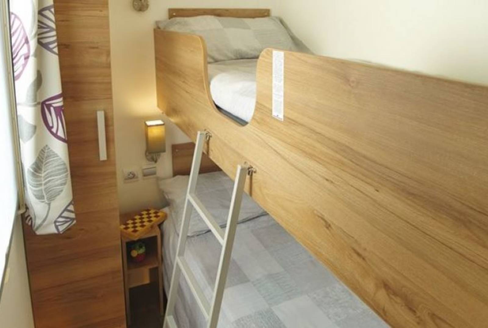 slaapkamer-stapelbed-chalet-6p-lake-resort-bee