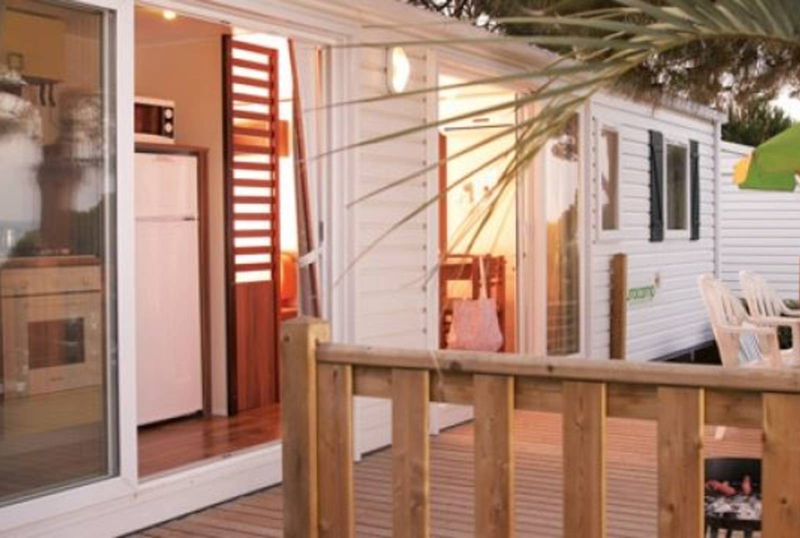 terras-chalet-6p-lake-resort-beekse-bergen