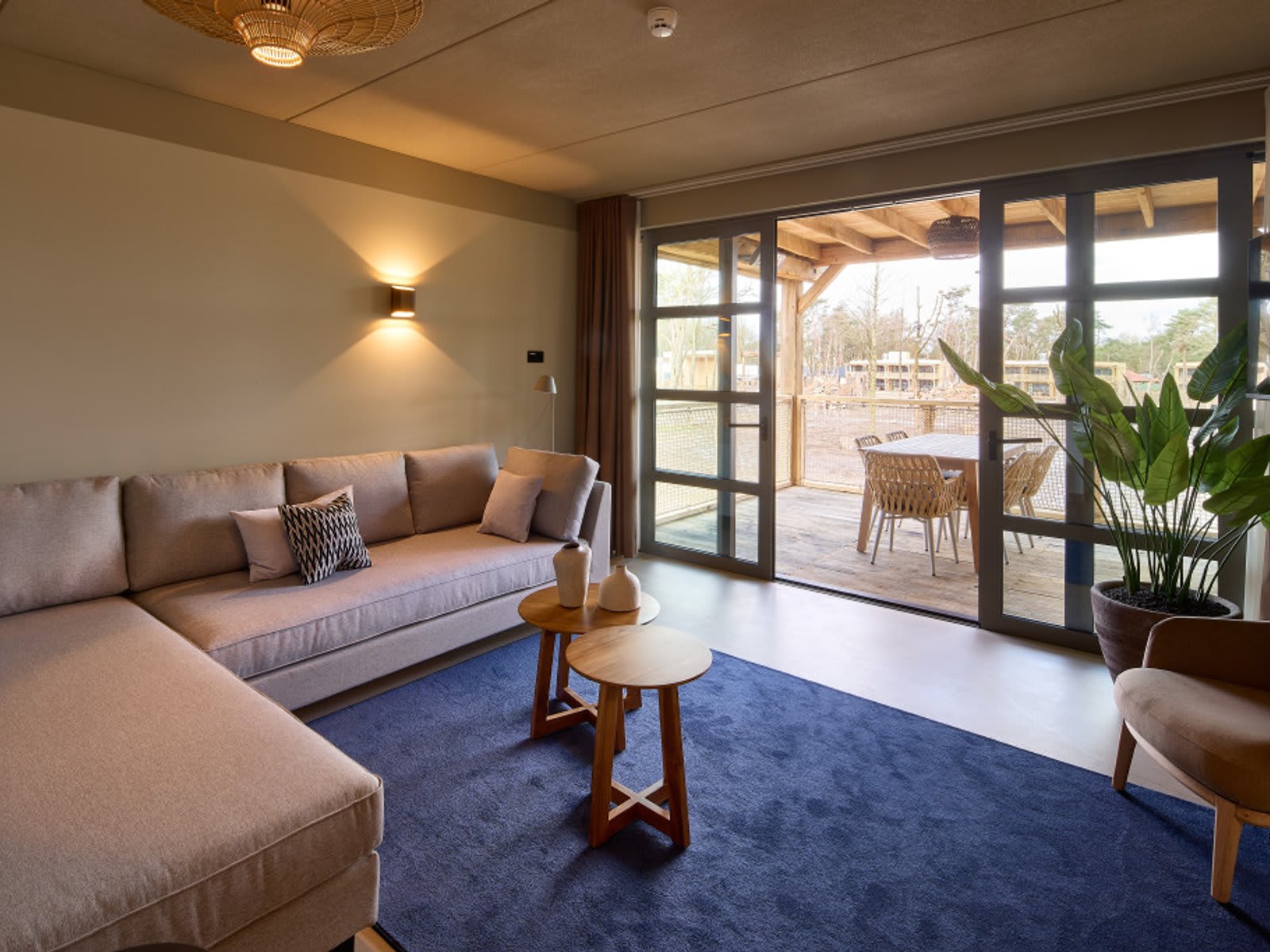 beekse_bergen_safari_hotel_woonkamer_suite_ter