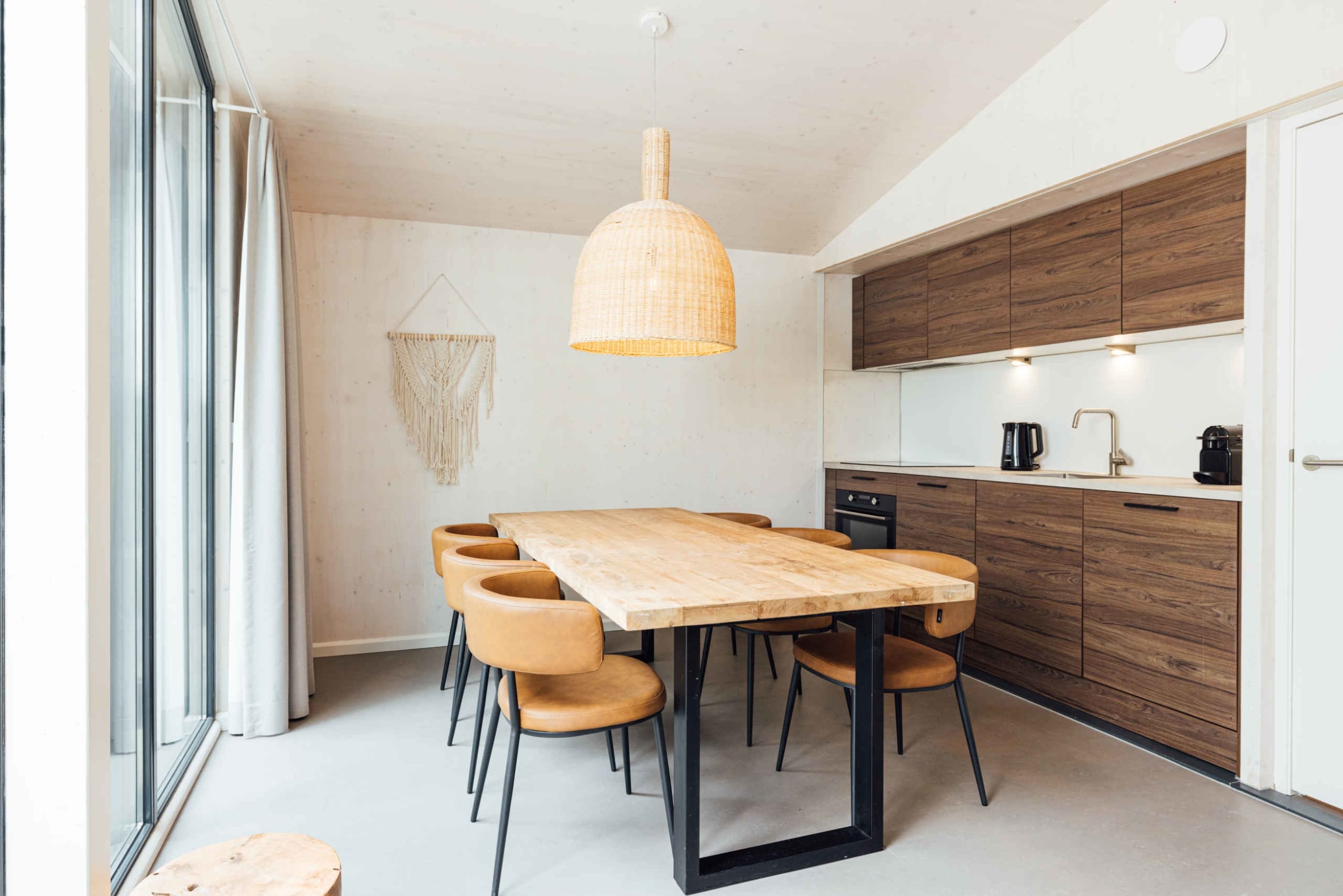 eettafel-keuken-woodland-cabin-6p-lake-resort-