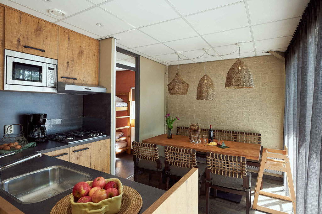 jungalow-zebra-giraf-keuken-aanrecht-tafel-lak