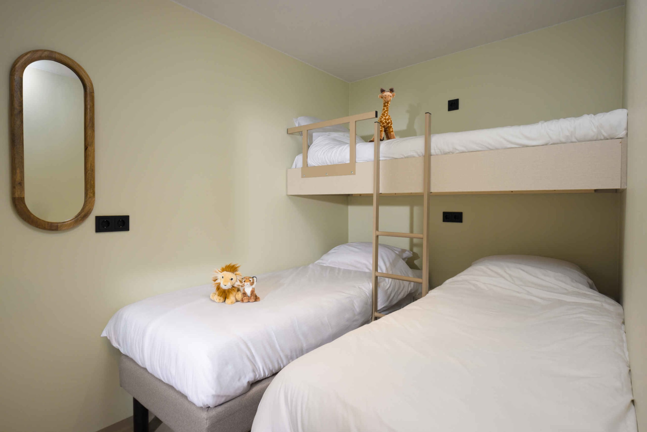 forest-jungalow-vernieuwd-kinderslaapkamer-hoogslaper-lake-resort-beekse-bergen