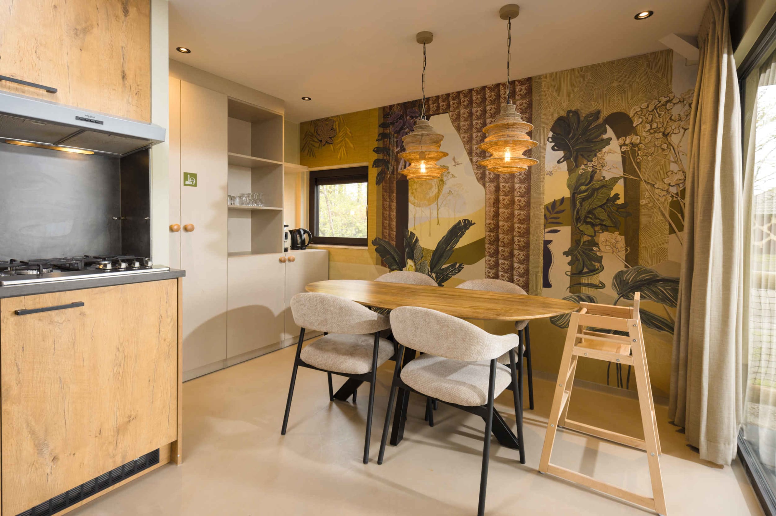 kidsjungalow-vernieuwd-eetkamer-lake-resort-beekse-bergen