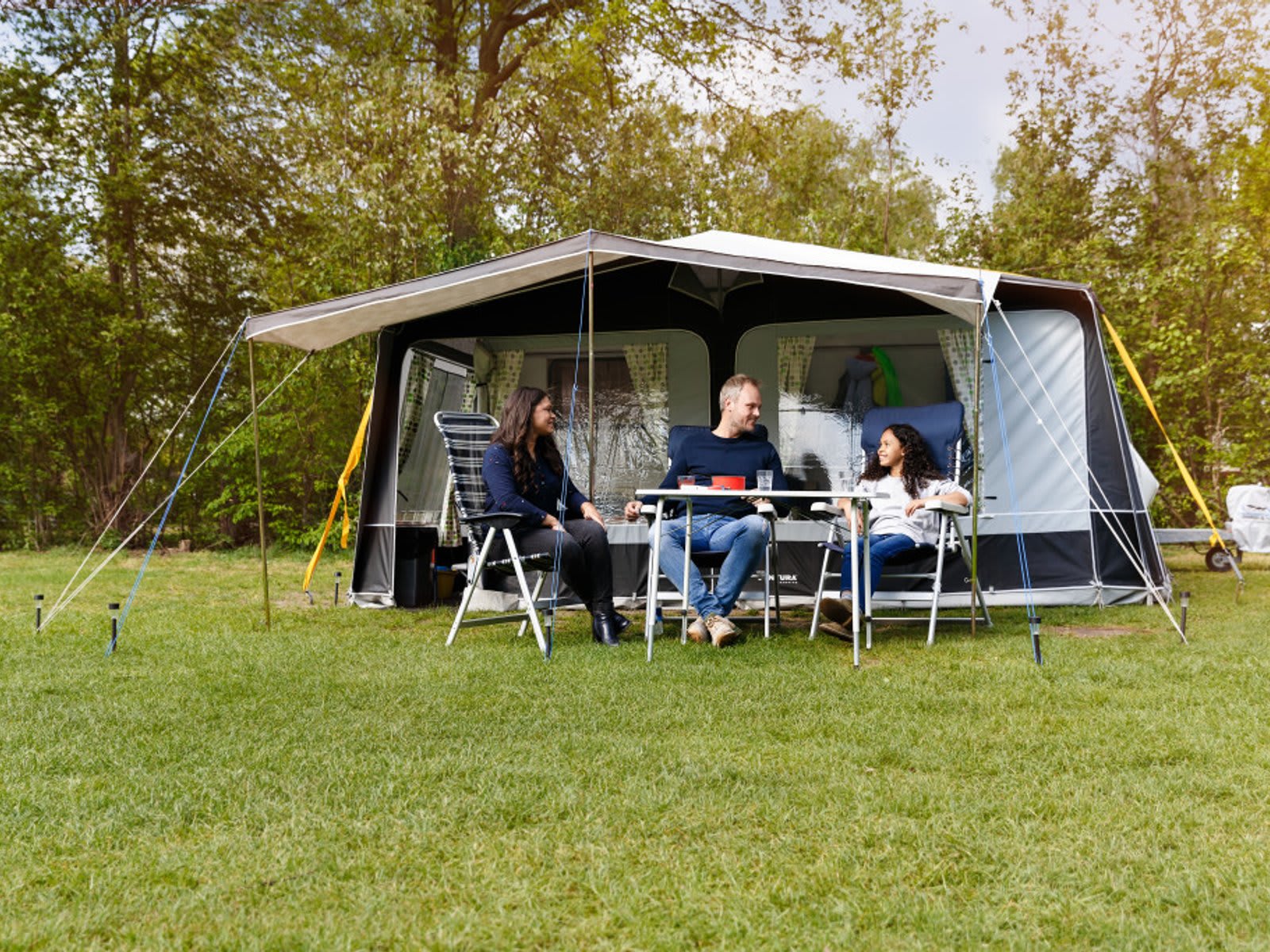 beekse-bergen-vakantiepark-voortent-gezin