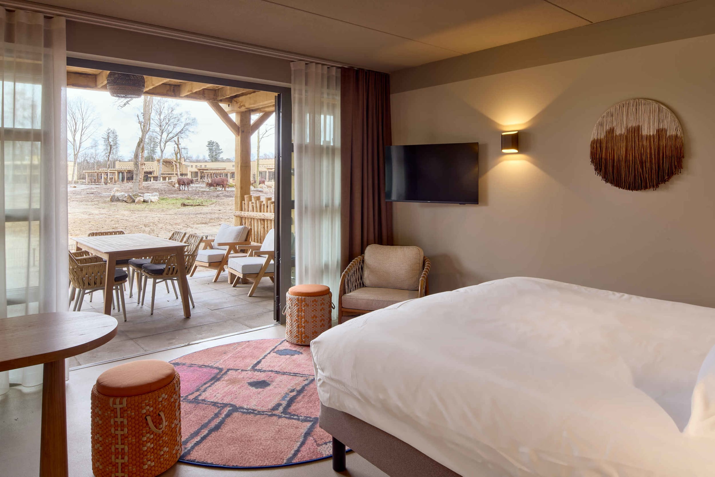 safari-hotel-beekse-bergen-savanne-room-bed-ka