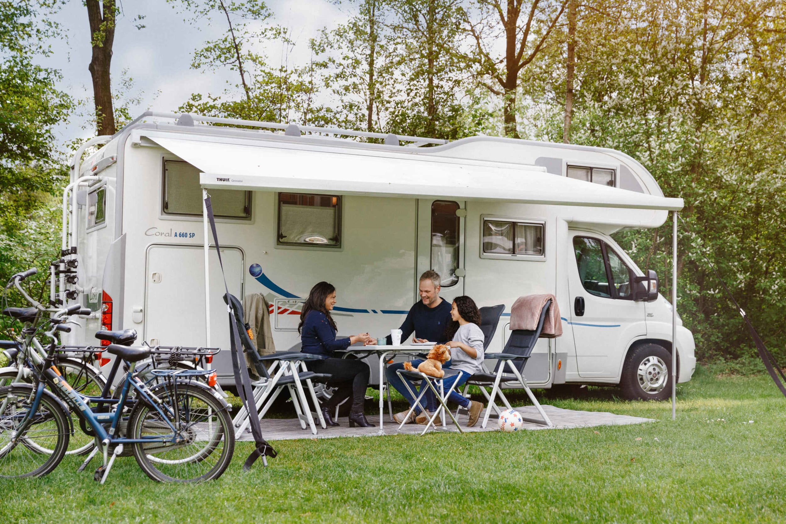 camper-spelletje-gezin-kamperen-lake-resort-be