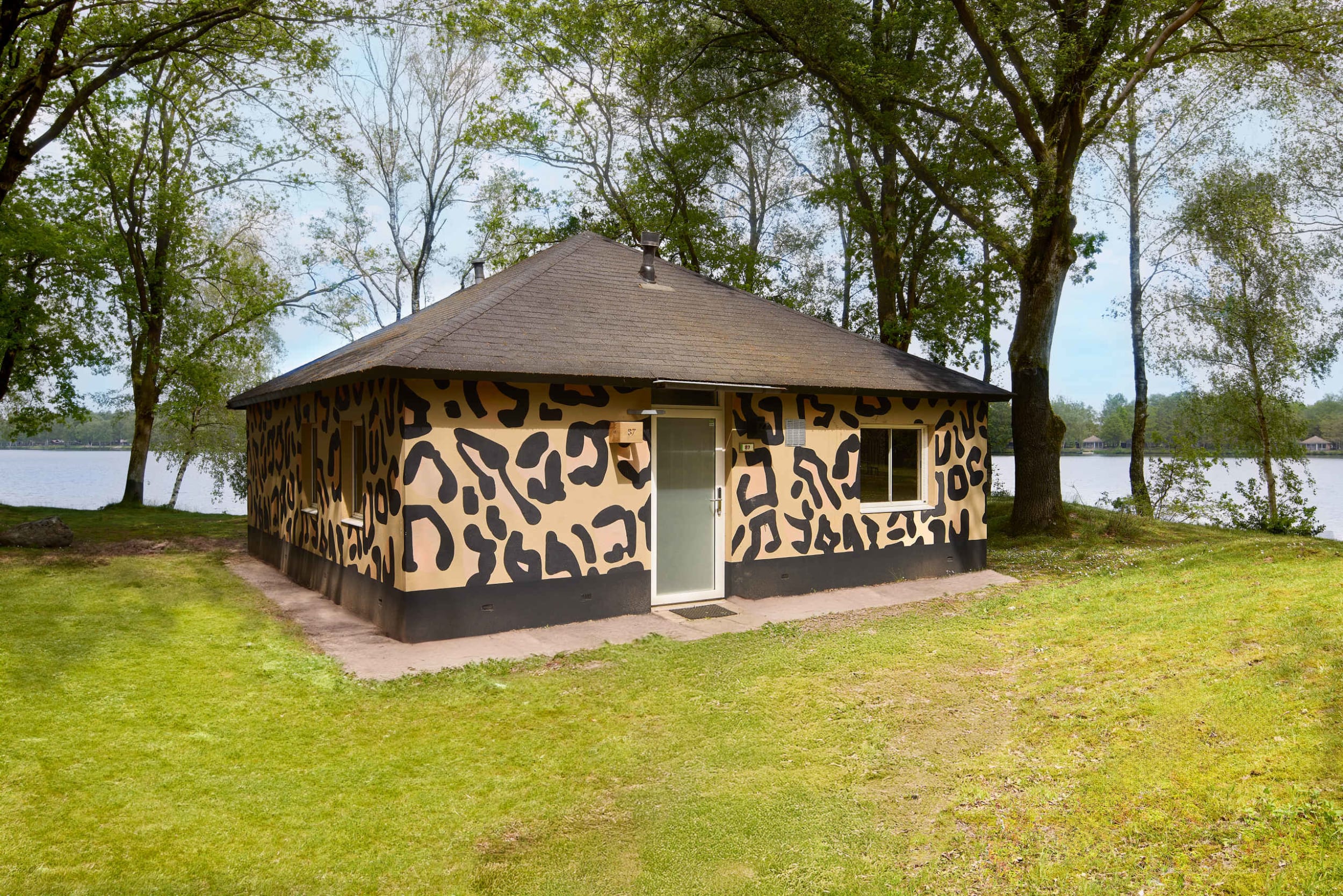 forest-jungalow-comfort-lake-resort-beekse-bergen