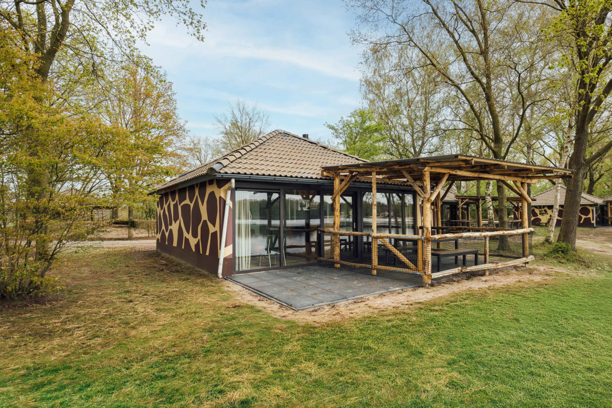 kids-jungalow-vernieuwd-exterieur-lake-resort-beekse-bergen