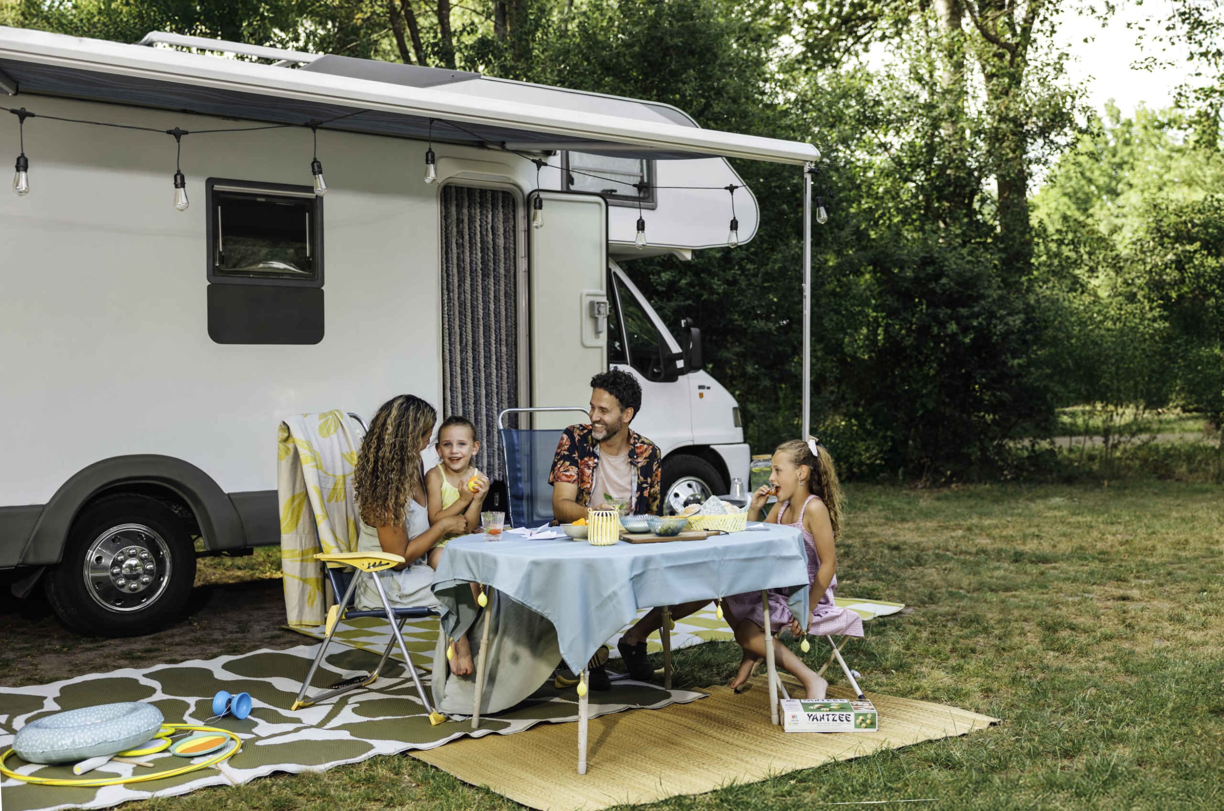 kinderen-ouders-camper-camping-lake-resort-beekse-bergen